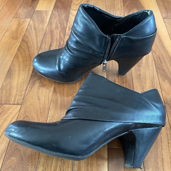 Cute spring/fall booties - Picture 1 of 2